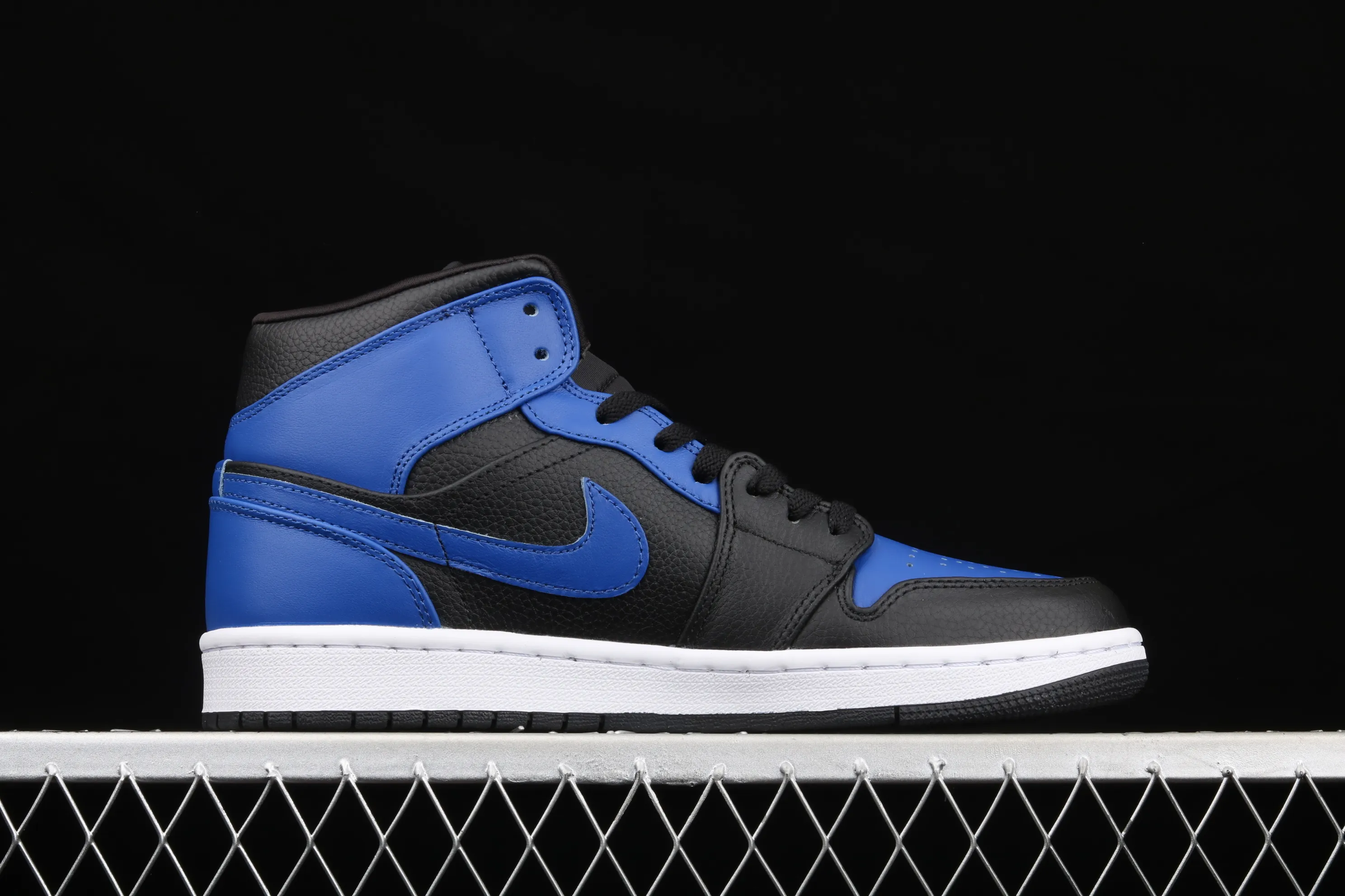 All categories Air Jordan Jordan series basketball shoes Air Jordan 1 Mid Air Jordan 1 Mid AJ1 Joe 1 black and blue China basketball shoes 554724-077